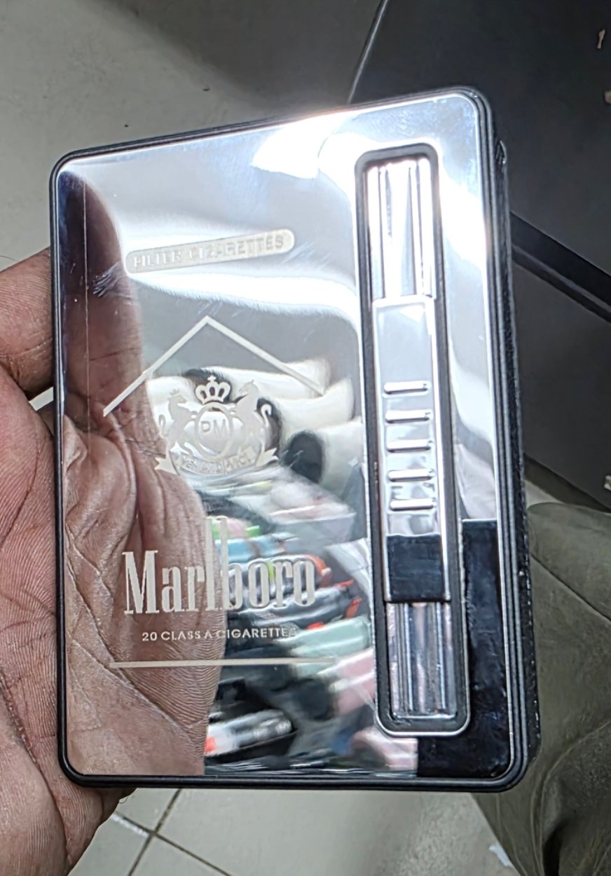 Premium Marlboro Branded Metal Cigarette Case & Built-in Lighter – 2-in-1 Combo - Image 2